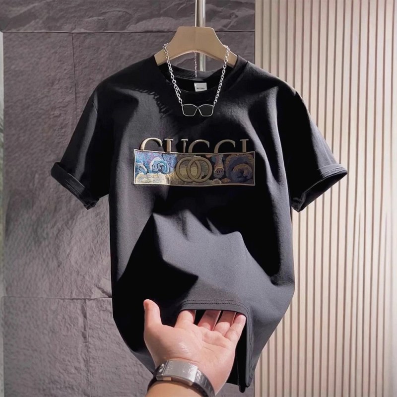 Gucci Black T-Shirt in Casual Streetwear Style Review: Squaring the Chest Panel and Testing the Neckline Rib